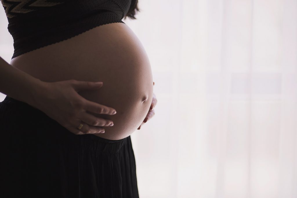 דרכים טבעיות להקלה על צרבת בהריון